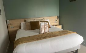 Chambre privatisée L’Ermitage vue sur la mayenne