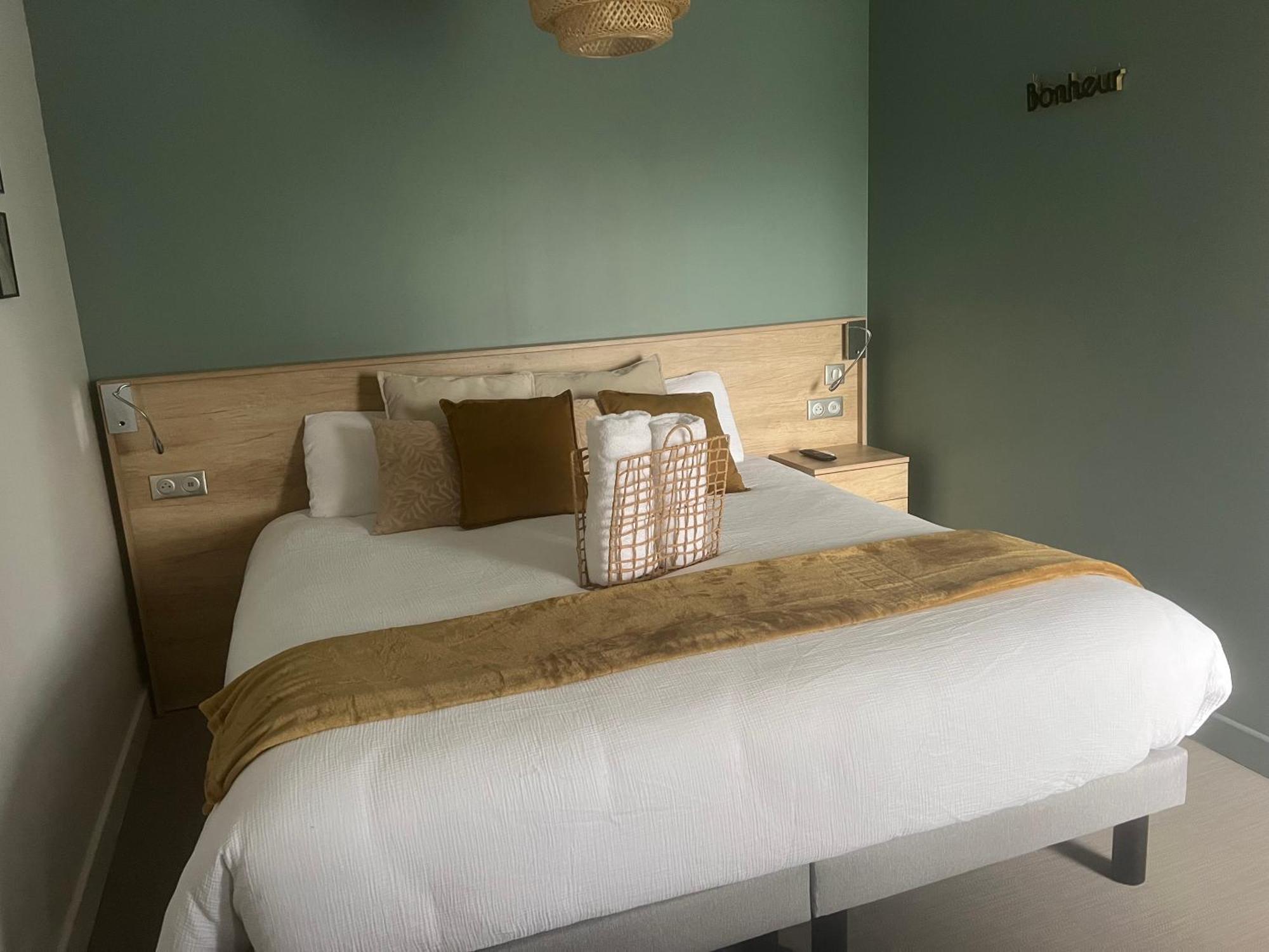 Chambre privatisée L’Ermitage vue sur la mayenne Château-Gontier Extérieur photo